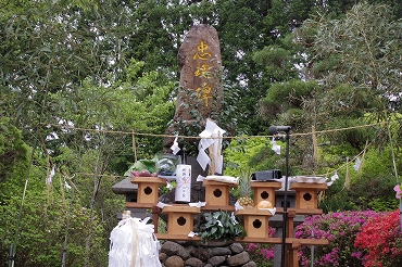 �R������������